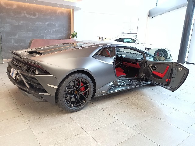 LAMBORGHINI HURACAN 2022 Image 22