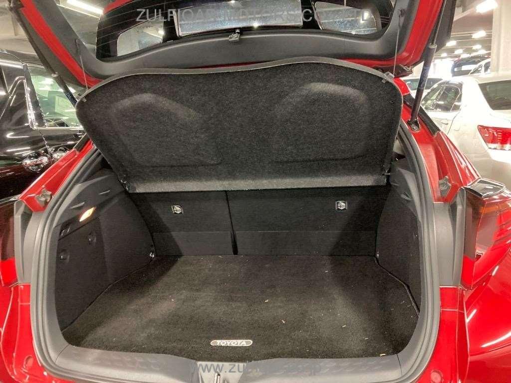 TOYOTA C-HR 2020 Image 12