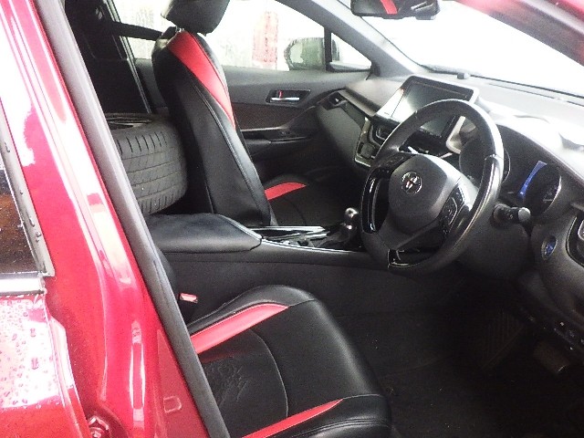 TOYOTA C-HR 2017 Image 27