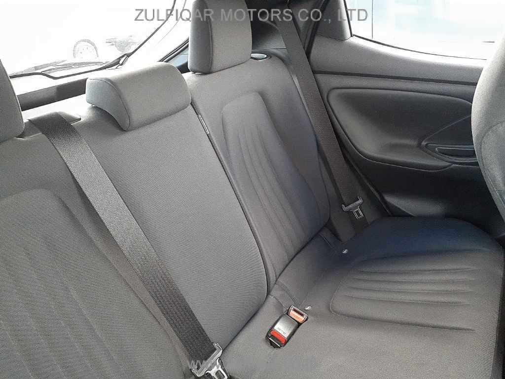 TOYOTA YARIS 2021 Image 9