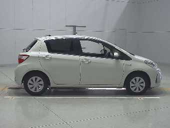 TOYOTA VITZ 2019 Image 3