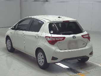 TOYOTA VITZ 2019 Image 6