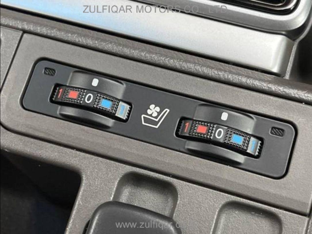 TOYOTA PRADO 2023 Image 11