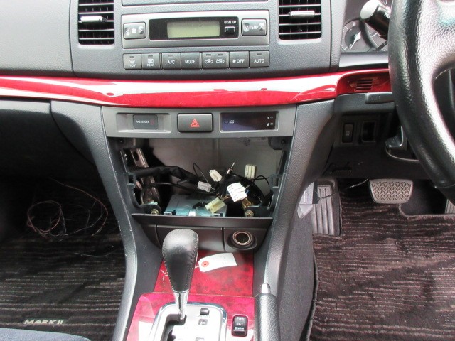 TOYOTA MARK II 2004 Image 32