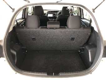 TOYOTA VITZ 2019 Image 9