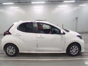 TOYOTA YARIS 2021 Image 3
