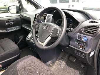 TOYOTA VOXY 2014 Image 5