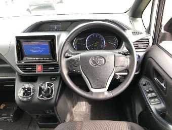 TOYOTA VOXY 2014 Image 6