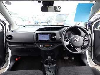 TOYOTA VITZ 2019 Image 3