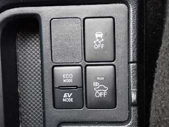 TOYOTA VITZ 2019 Image 8