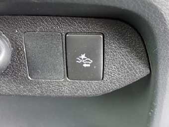 TOYOTA VITZ 2019 Image 9