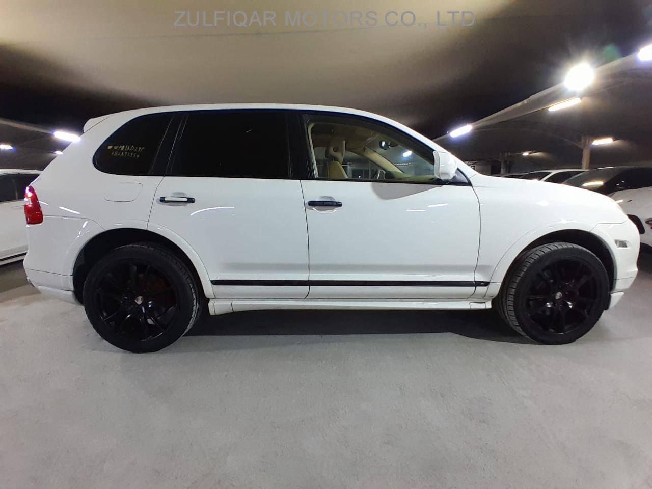 PORSCHE CAYENNE 2013 Image 12