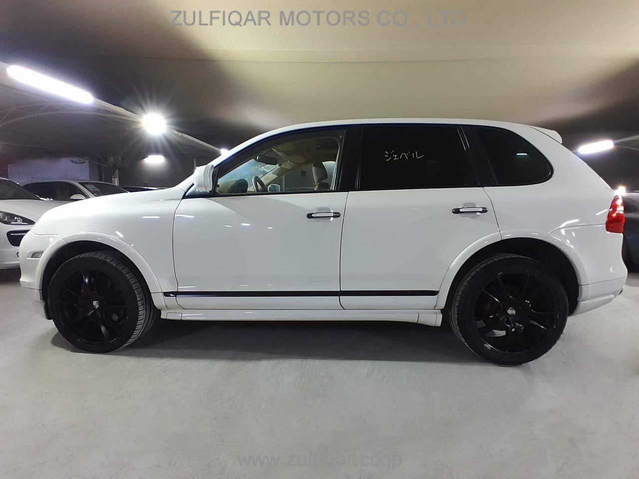 PORSCHE CAYENNE 2013 Image 9