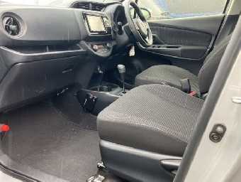 TOYOTA VITZ 2019 Image 14