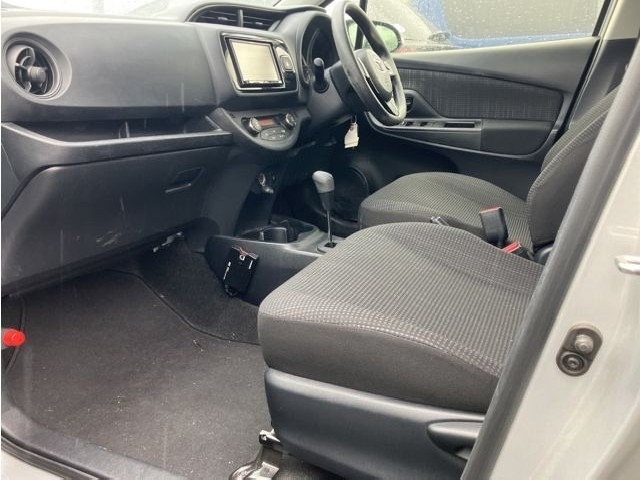 TOYOTA VITZ 2019 Image 20