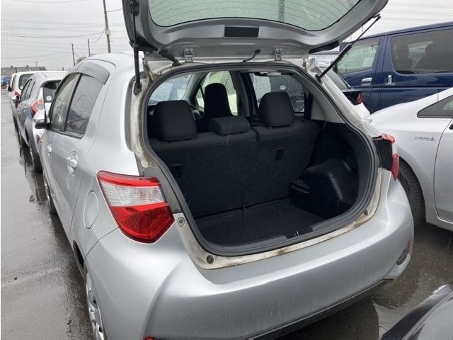 TOYOTA VITZ 2019 Image 22