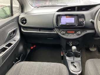 TOYOTA VITZ 2019 Image 17