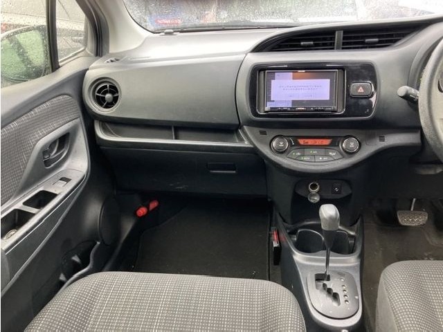 TOYOTA VITZ 2019 Image 23