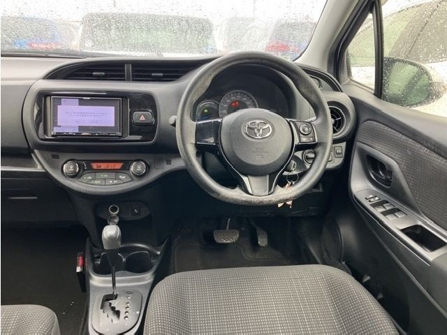 TOYOTA VITZ 2019 Image 24