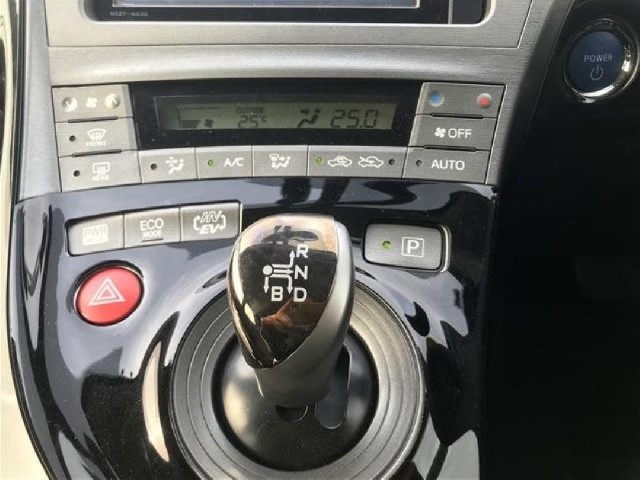 TOYOTA PRIUS PHV 2013 Image 25