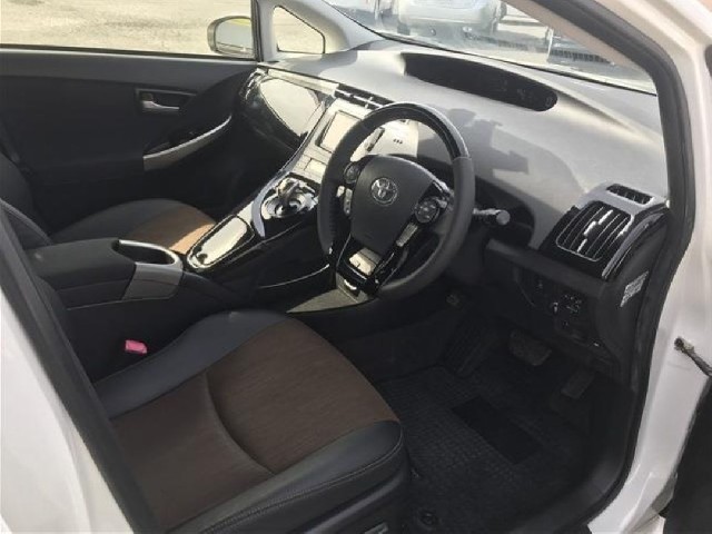 TOYOTA PRIUS PHV 2013 Image 32