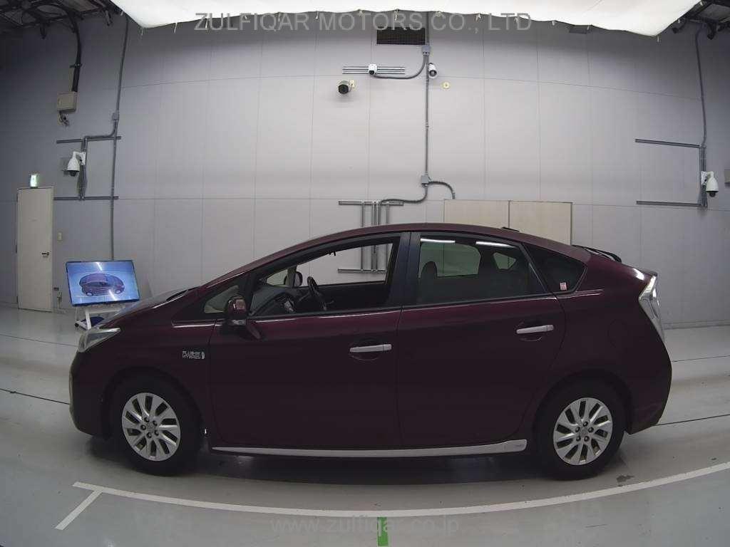 TOYOTA PRIUS PHV 2014 Image 4
