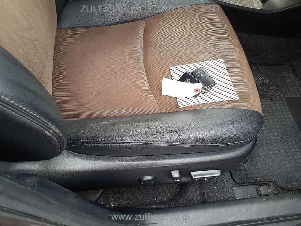 TOYOTA PRIUS PHV 2014 Image 8