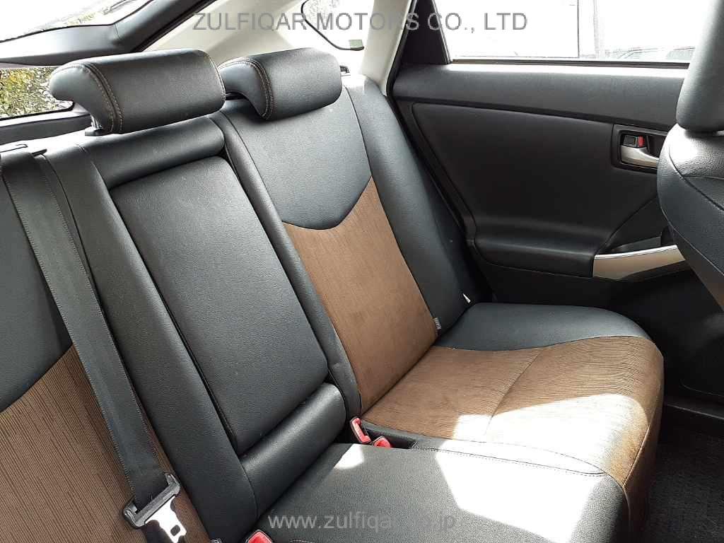 TOYOTA PRIUS PHV 2014 Image 9