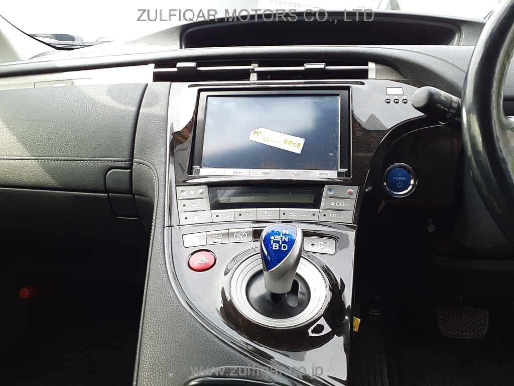 TOYOTA PRIUS PHV 2014 Image 10