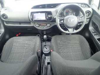 TOYOTA VITZ 2019 Image 3