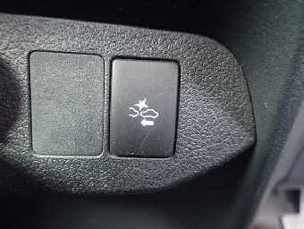 TOYOTA VITZ 2019 Image 6