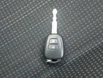 TOYOTA VITZ 2019 Image 9