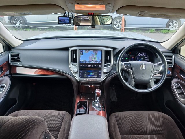 TOYOTA CROWN HYBRID 2015 Image 19