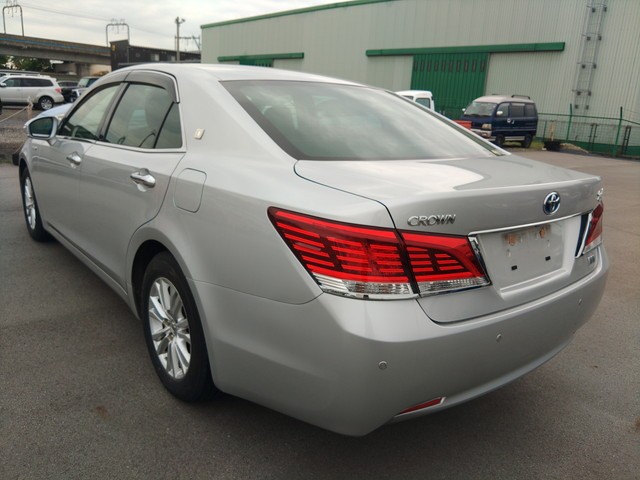 TOYOTA CROWN HYBRID 2015 Image 25