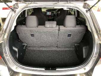 TOYOTA VITZ 2019 Image 12