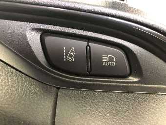 TOYOTA VITZ 2019 Image 7