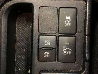 TOYOTA VITZ 2019 Image 9