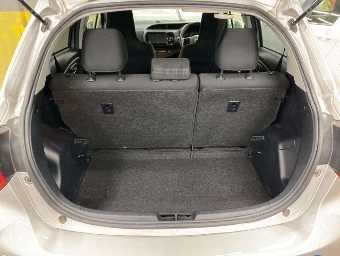 TOYOTA VITZ 2019 Image 8