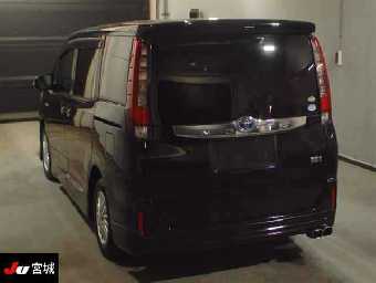 TOYOTA NOAH 2015 Image 2
