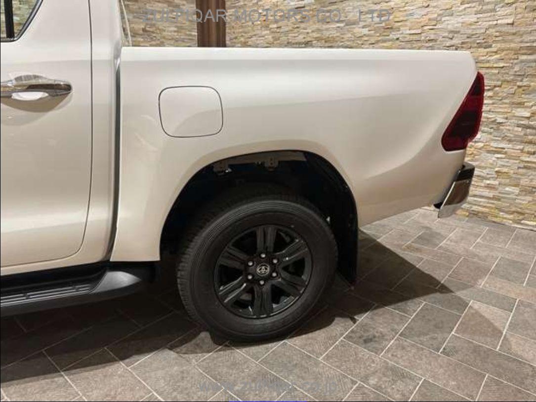 TOYOTA HILUX 2022 Image 19