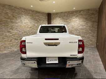 TOYOTA HILUX 2022 Image 8