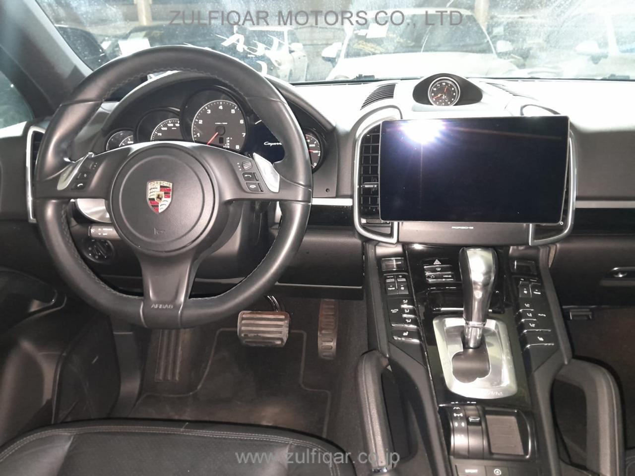 PORSCHE CAYENNE 2015 Image 32