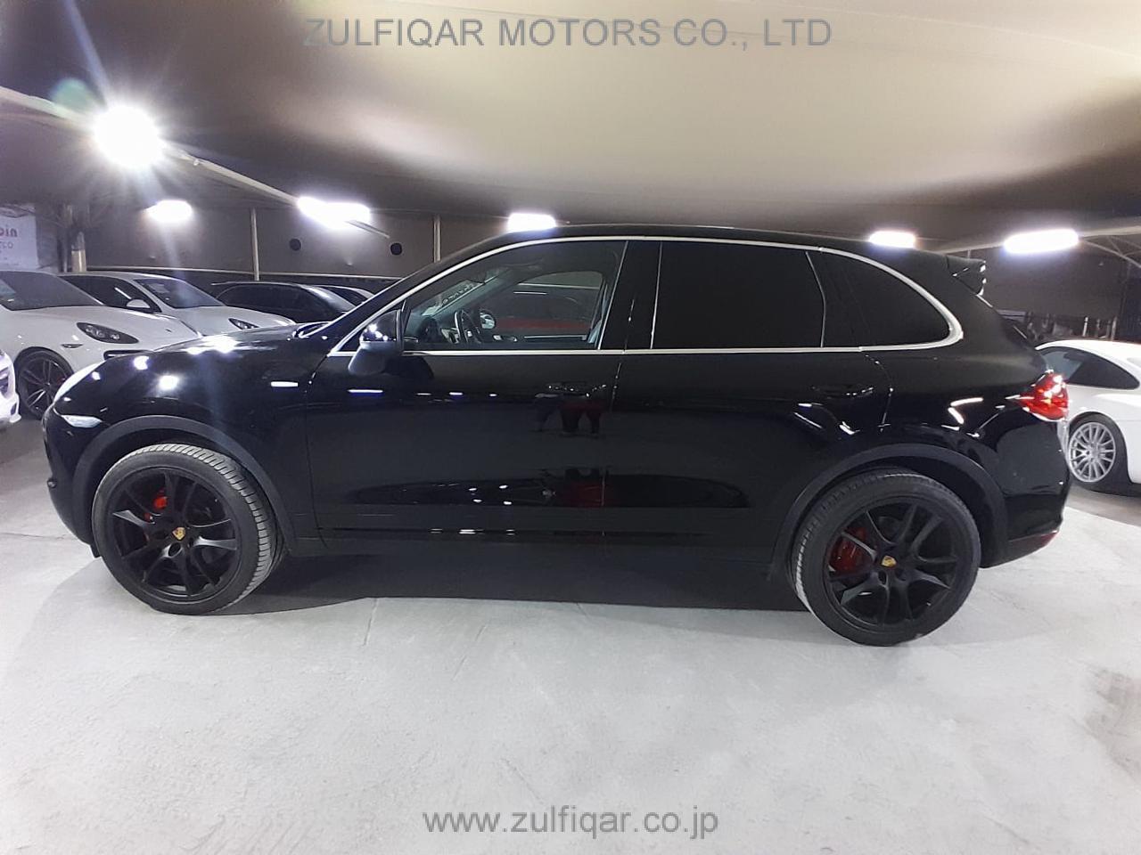 PORSCHE CAYENNE 2015 Image 8