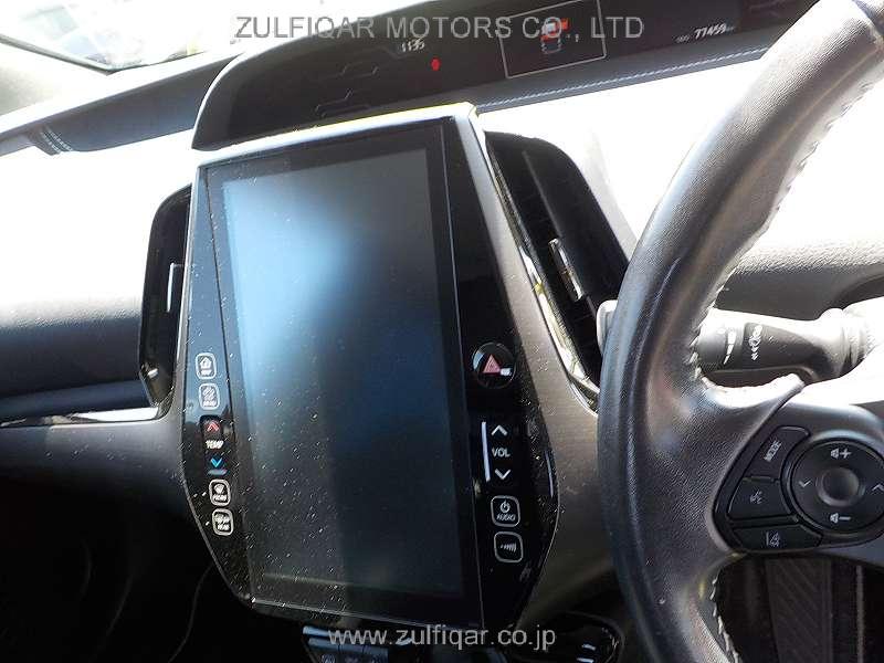 TOYOTA PRIUS PHV 2018 Image 12