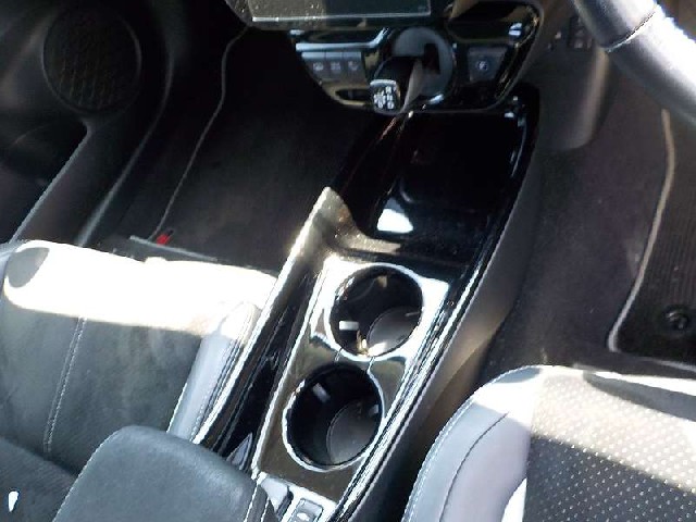 TOYOTA PRIUS PHV 2018 Image 19