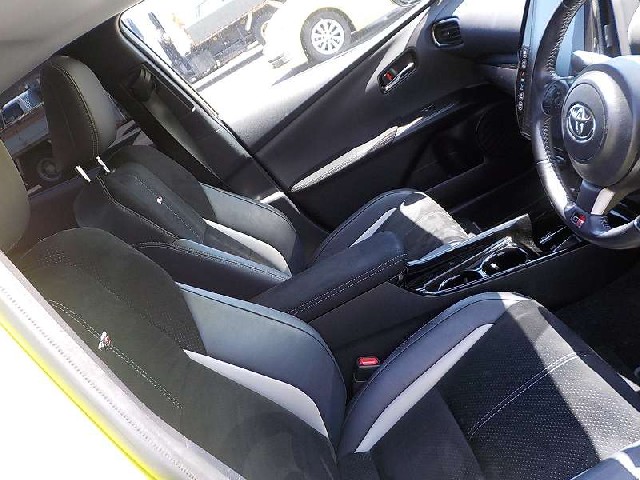 TOYOTA PRIUS PHV 2018 Image 21