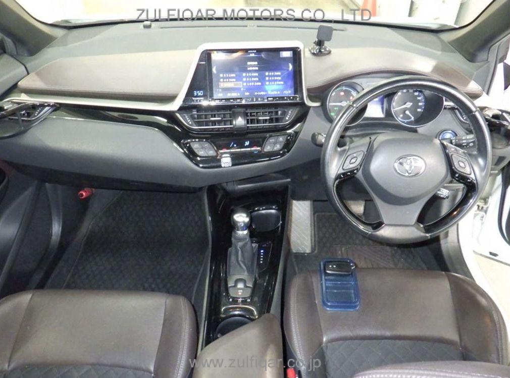 TOYOTA C-HR 2017 Image 3