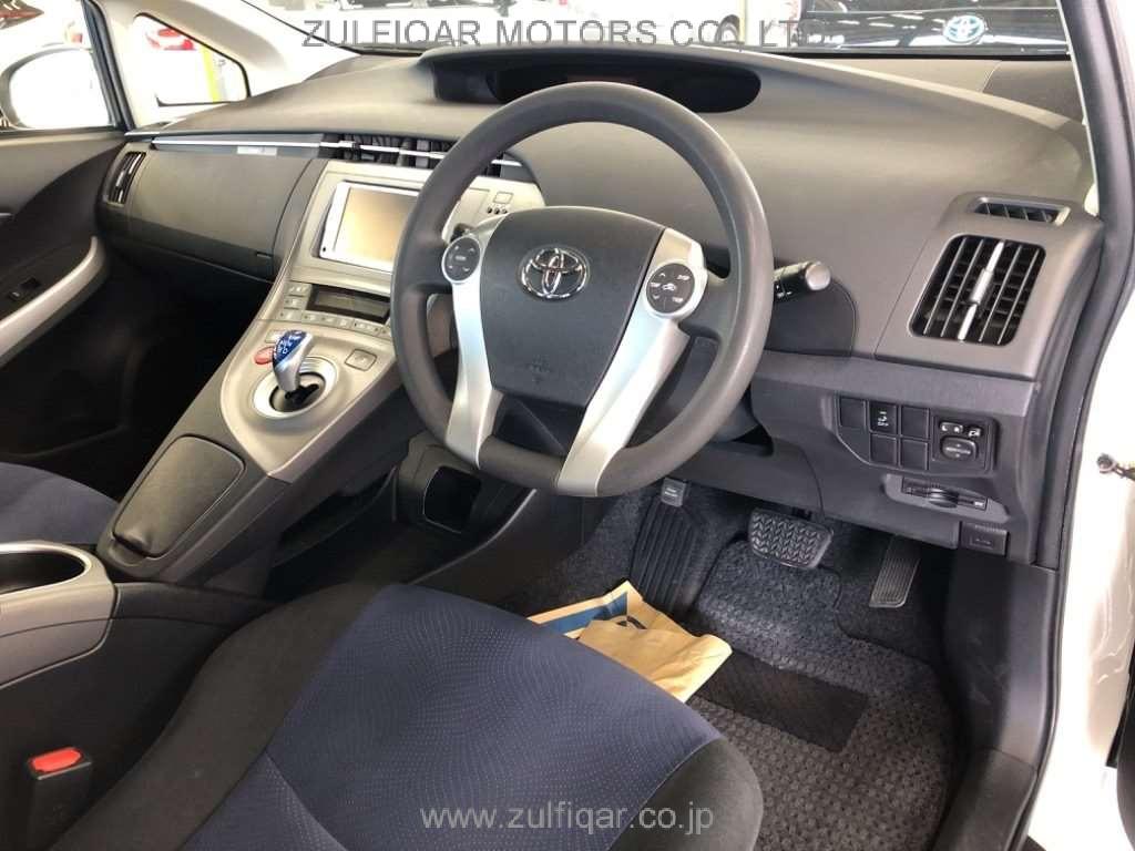 TOYOTA PRIUS 2014 Image 5
