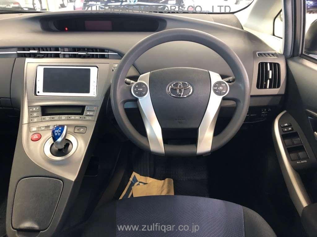 TOYOTA PRIUS 2014 Image 6