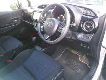 TOYOTA VITZ 2018 Image 3
